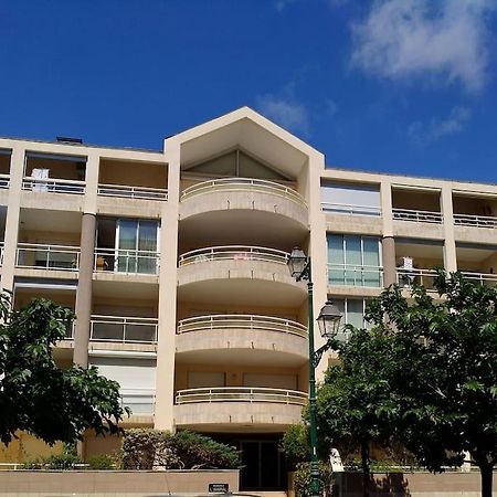Appartement 2 Pieces Avec Une Grande Terrasse, 3 Etoiles, Wifi, Box Pour Vehicule Et Velos Les Sables-dʼOlonne Exteriör bild