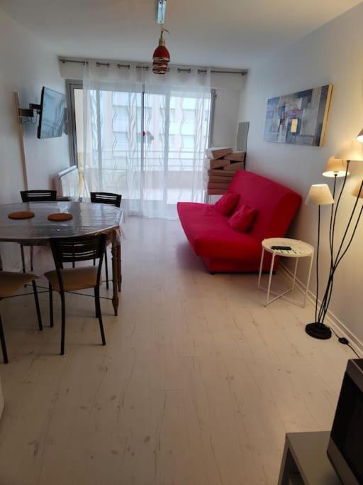 Appartement 2 Pieces Avec Une Grande Terrasse, 3 Etoiles, Wifi, Box Pour Vehicule Et Velos Les Sables-dʼOlonne Exteriör bild