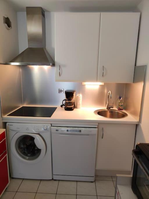 Appartement 2 Pieces Avec Une Grande Terrasse, 3 Etoiles, Wifi, Box Pour Vehicule Et Velos Les Sables-dʼOlonne Exteriör bild