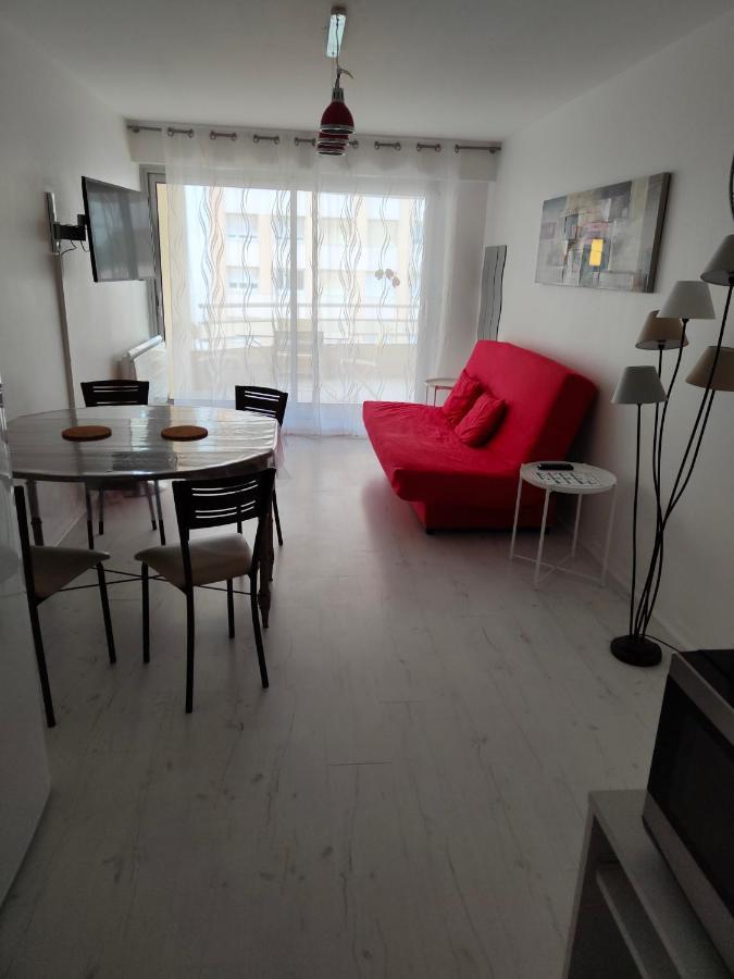 Appartement 2 Pieces Avec Une Grande Terrasse, 3 Etoiles, Wifi, Box Pour Vehicule Et Velos Les Sables-dʼOlonne Exteriör bild