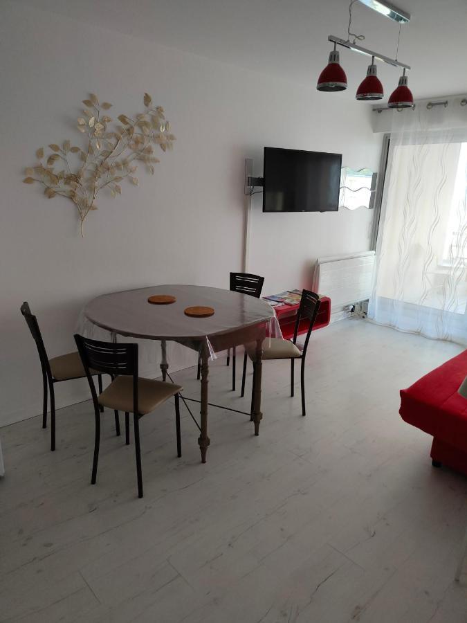 Appartement 2 Pieces Avec Une Grande Terrasse, 3 Etoiles, Wifi, Box Pour Vehicule Et Velos Les Sables-dʼOlonne Exteriör bild